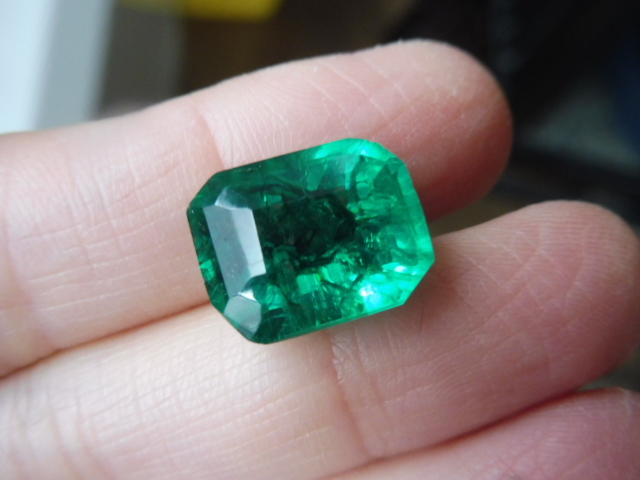 鑑別付 vivid green エメラルド 約8.65ct ルース 鑑別書付き リングやペンダントに!拍卖