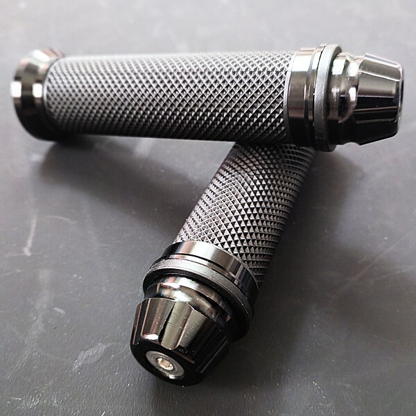 TZR50R TZR125R TZR250R YZF-R125 YZF-R15 YZF-R25 YZF-R3 YZF-R1 YZF-R6 汎用 グリップ アルミ ラバー ハンドル バーエンド 黒拍卖