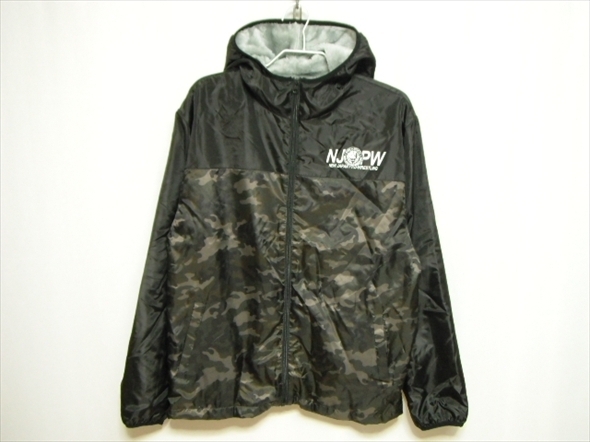 【LPN1】未使用品★新日本プロレス ナイロンジャケット 裏フリース LLサイズ 迷彩 ライオンマーク ロゴプリント カモフラ パーカー xl 2l拍卖