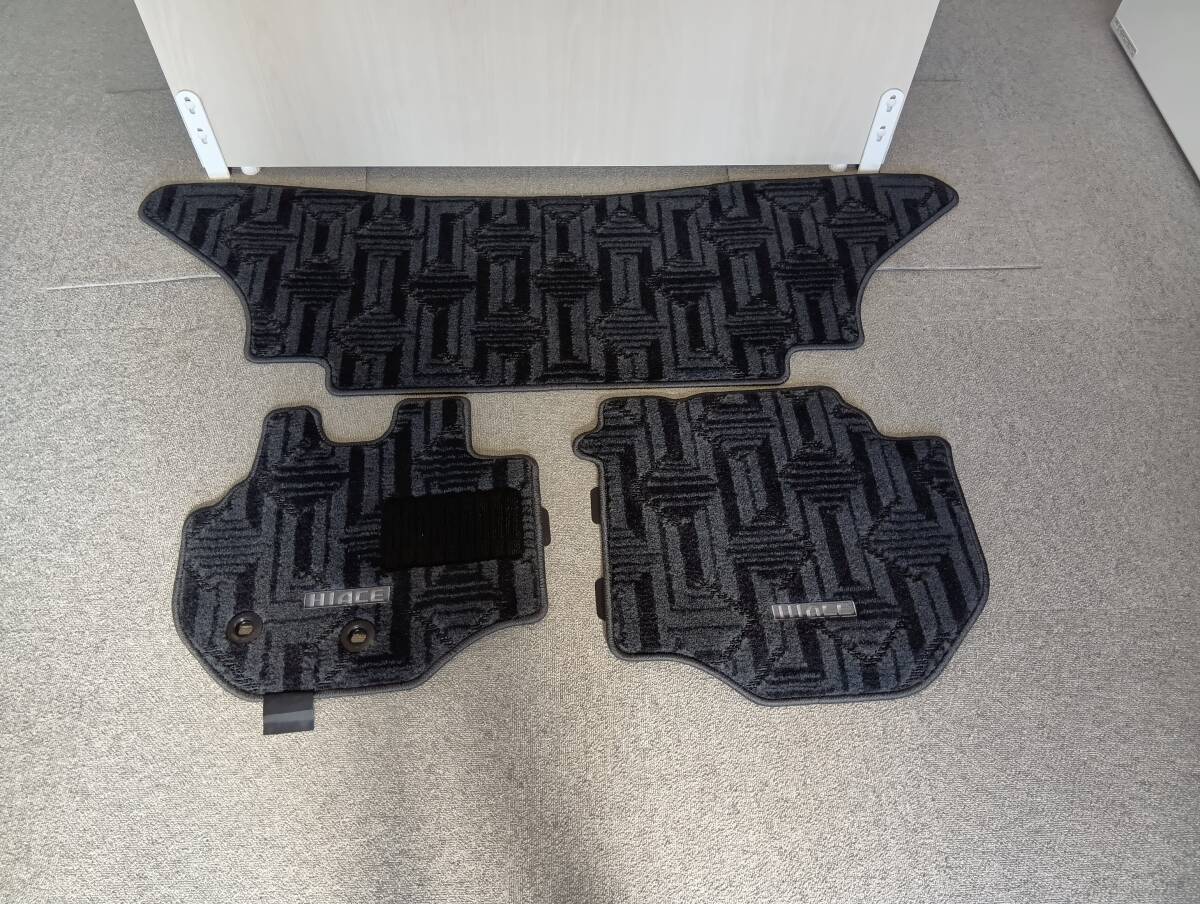 送料無料!新車外し 未使用品 トヨタ ハイエース TRH200V 純正フロアマット デラックスタイプ拍卖