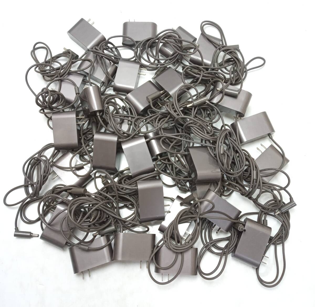 【W4-01】★中古・現状品★30個まとめて Dyson ダイソン 純正 V8 V7 V6 ACアダプター 205720-04 充電器 コードレスクリーナー拍卖