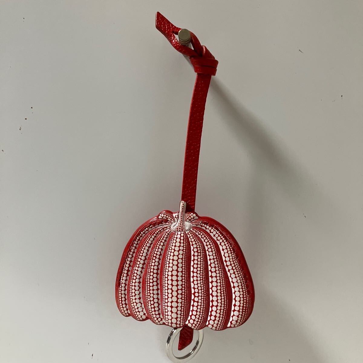 【美品】LOUISVUITTON ルイヴィトン キーホルダー キーリング アルマ 限定品 草間彌生 パンプキン レッド拍卖