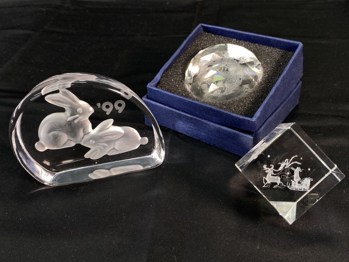 三点まとめ アデリアクリスタル 石塚硝子 ペーパーウェイト レーザー彫刻 ガラスキューブ クリスタルガラス 水晶 龍 サンタ 文鎮(13702)拍卖