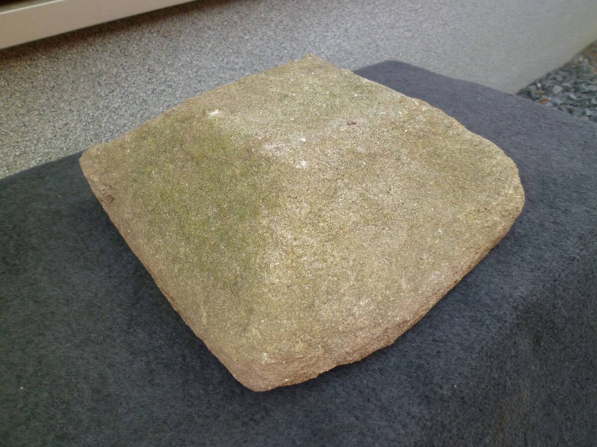 【即決・大型】石製の石灯籠の火輪 (□28㎝ 重量13.8kG)灯篭 自然石 天然石 石像 仏像 田の神 古民芸 民藝 石塔 祠 古道具 古物 石拍卖