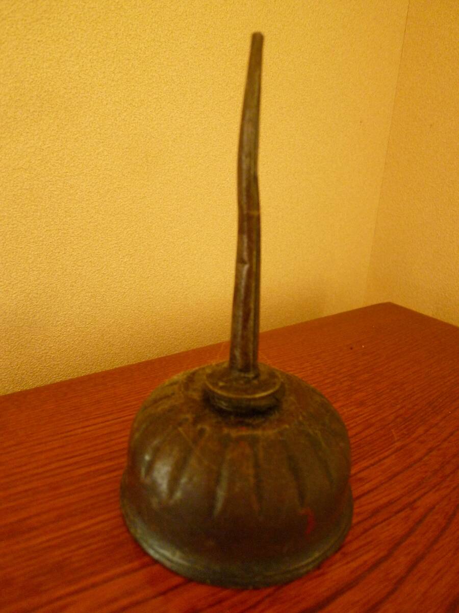 【即決・大型】大きな油差し(直径8㎝×高14.5cm) 金属製 ミシン オイラー オイル差し レトロ 置物 インテリア 飾 古雑貨 古道具拍卖