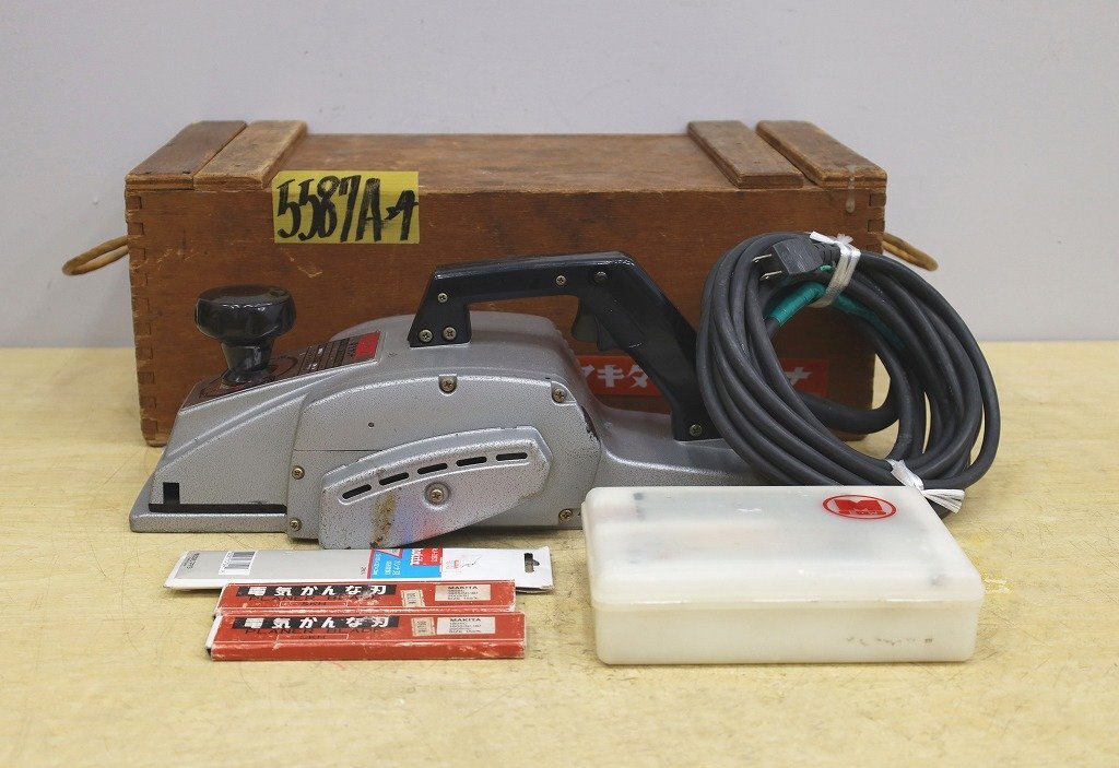 5587A24 makita マキタ 電気カンナ 1805N 電動かんな 大工 建築 木材加工拍卖