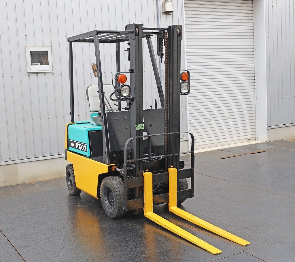 2911C25 直接引取限定 KOMATSU コマツ フォークリフト FG07-2 700kg MT車 ガソリン 小松拍卖