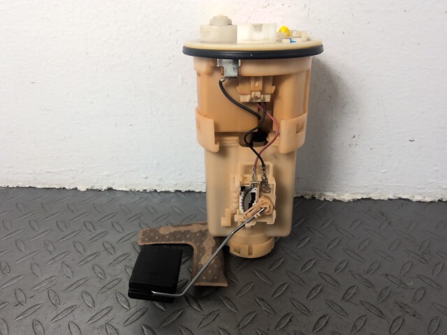 ポルテ NNP11 燃料 フューエル ポンプ 23221-22140拍卖