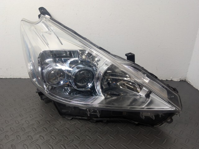 プリウスα ZVW41W 右 ヘッドランプ ライト 81110-47290拍卖