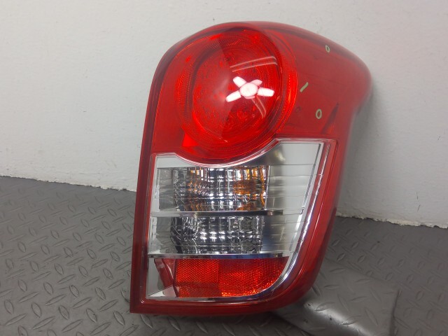 カローラフィールダー NZE141G 右 テール ランプ ライト 81550-13710拍卖