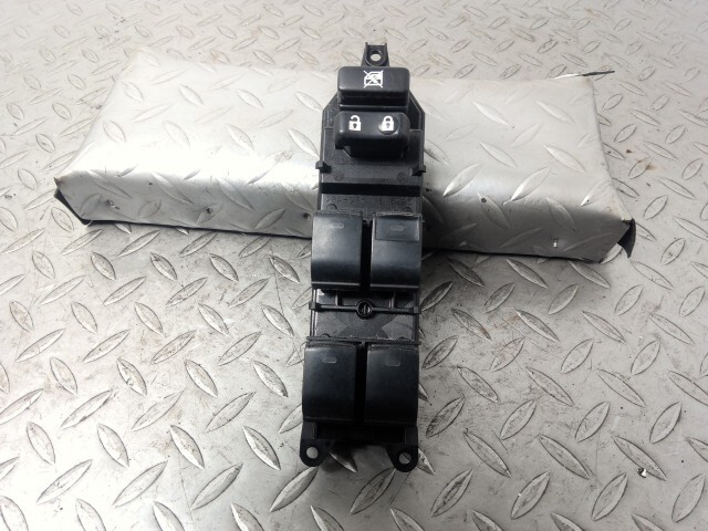 ヴォクシー ZRR70W パワーウインドウスイッチ 84040-33080拍卖