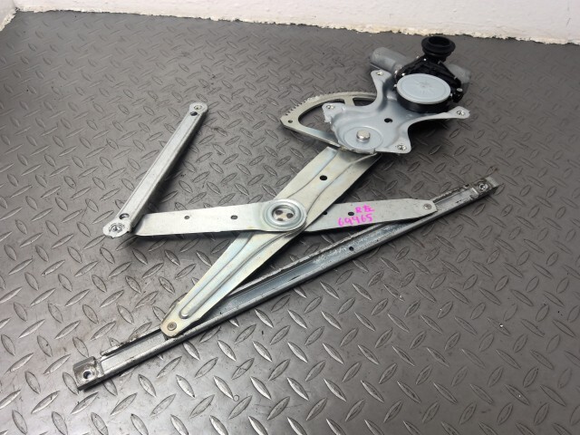ヴォクシー ZRR70W 左 リア ドア レギュレター モーター 85720-28141拍卖