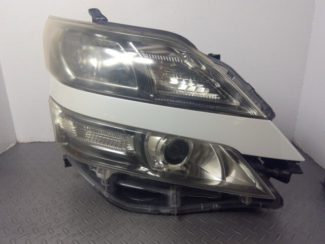 ヴェルファイア ANH20W 右 ヘッドランプ ライト 81110-58150拍卖