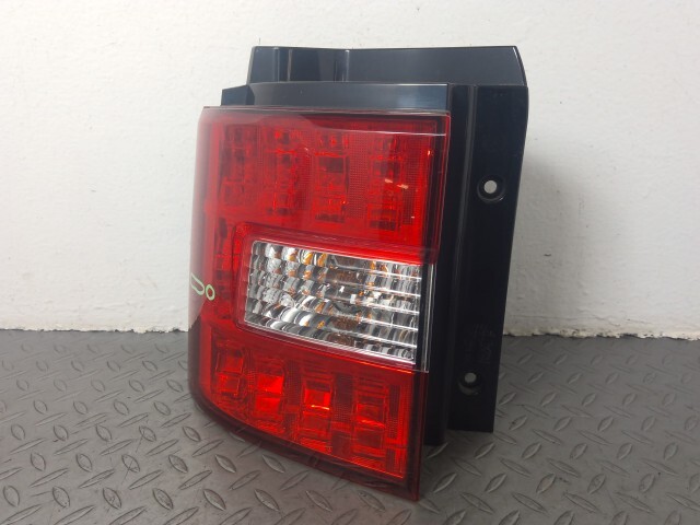 デリカD5 CV2W 左 テール ランプ ライト 8330A185拍卖