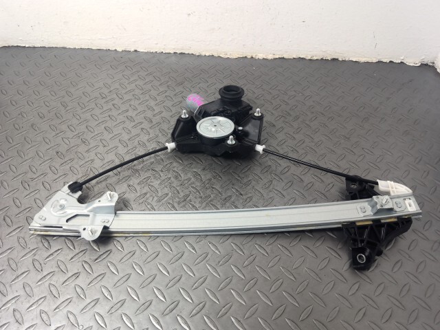 アクア 6AA-MXPK11 左 フロント ドア レギュレター モーター 85720-K0070拍卖