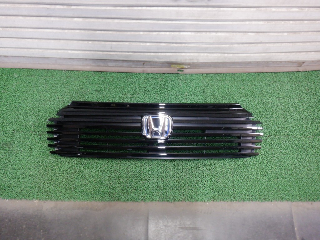 新車外し 美品 ヴェゼル RV5/RV6 後期 グリル (A3918)拍卖