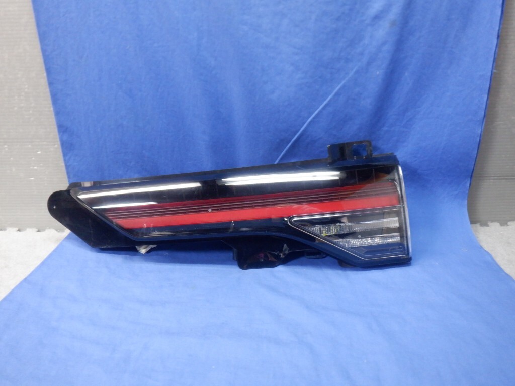 アウトランダー GN0W 右テールランプ フィニッシャー W7850 (X3942)拍卖