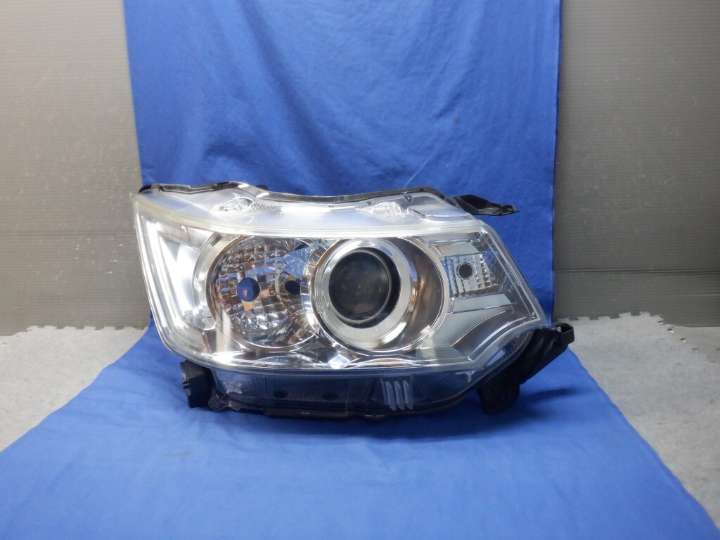 ワゴンRスティングレー MH44S 右ヘッドライト HID ブルー 100-59271 AH (Z4049)拍卖