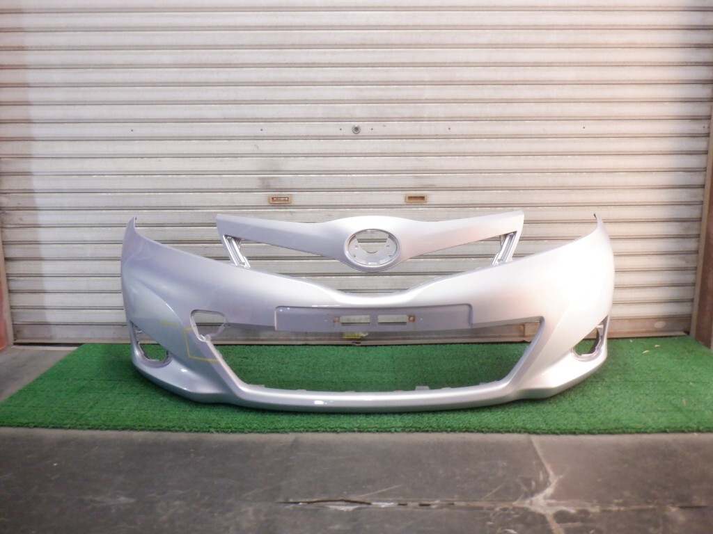 ヴィッツ KSP130/NSP130 前期 フロントバンパー 52119-52710 (H4105)拍卖