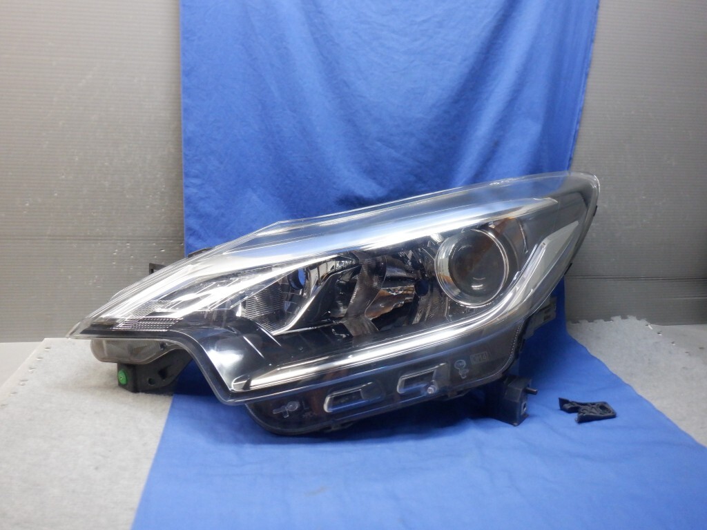 ノート E12 後期 左ヘッドライト ハロゲン 1933 26060 5WK0B (X4157)拍卖