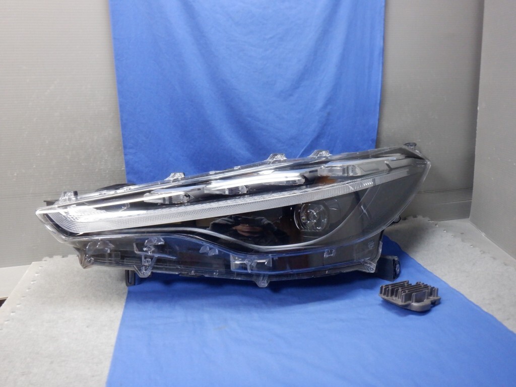カローラクロス ZSG10/ZVG11/ZVG15 左ヘッドライト LED HASCO 16-177 (X4162)拍卖