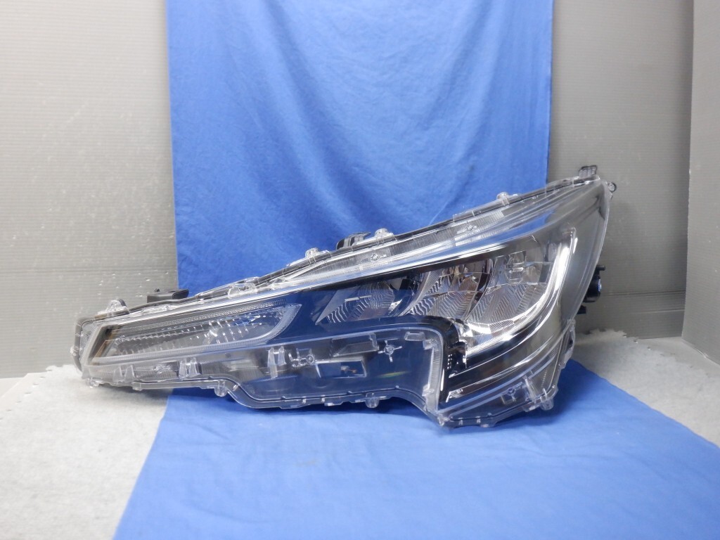 カローラツーリング NRE210/ZWE211/ZRE212 左ヘッドライト LED 12-633 U (X4163)拍卖