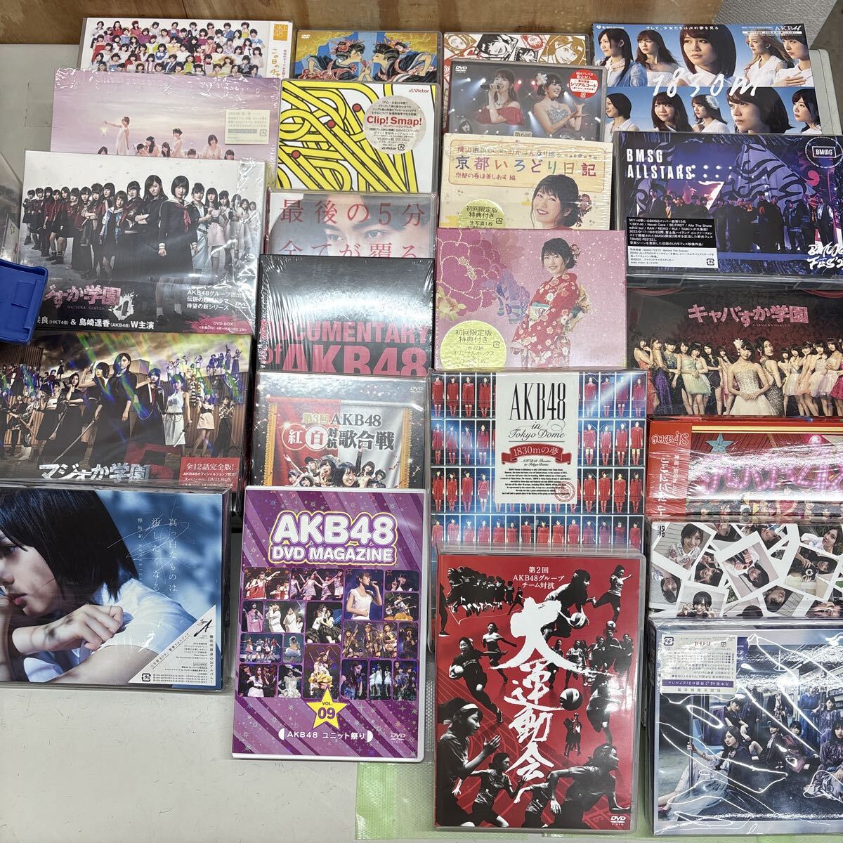 AKB48 DVD CD ライブDVD アイドル グッズセット 缶バッジ カード 他 雑貨 など 大量 まとめて拍卖