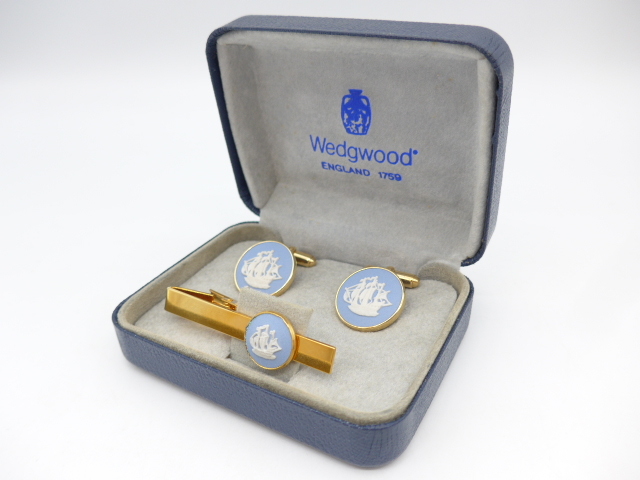 #38064 Wedgwood/ウェッジウッド ネクタイピン カフス セット 水色 ゴールド系 ケース付き拍卖