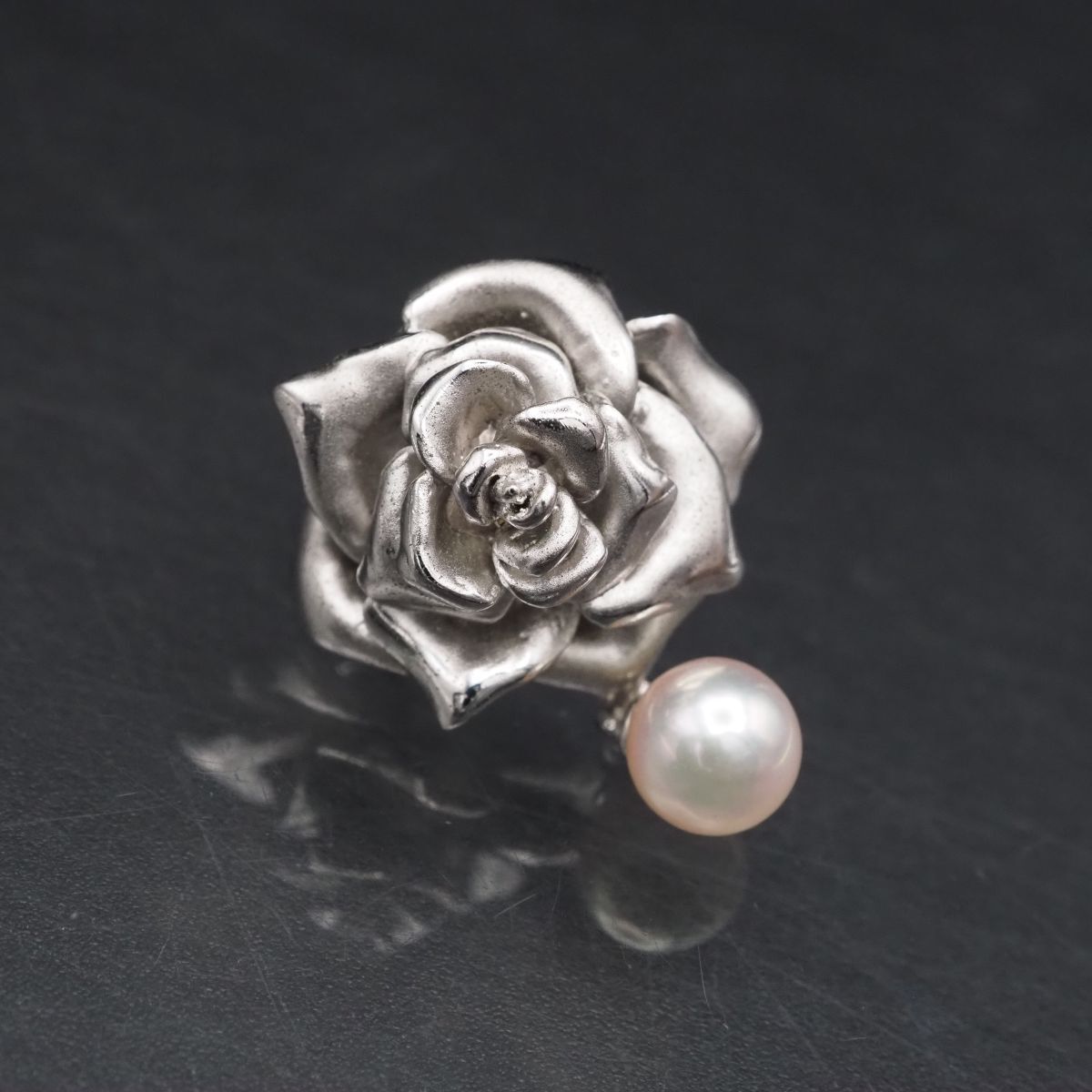 F926 本真珠 6.5mm珠 パール SILVER刻印 ピンブローチ 薔薇 バラ ローズ デザイン シルバー ラペルピン 6月誕生石拍卖
