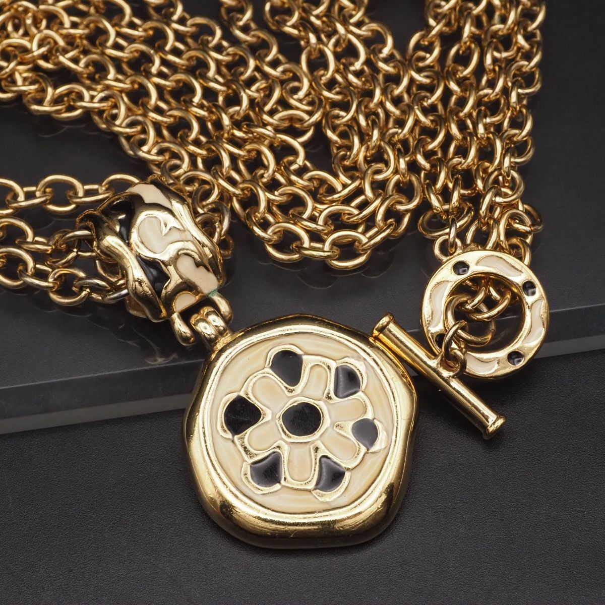 F864 ジバンシイ GIVENCHY PARIS NEW YORK ペンダント ネックレス エナメル ゴールド デザイン拍卖