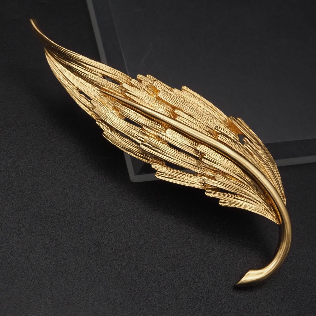 G273 Jean-Louis Scherrer ジャンルイシェレル ブローチ リーフ ゴールド デザイン拍卖
