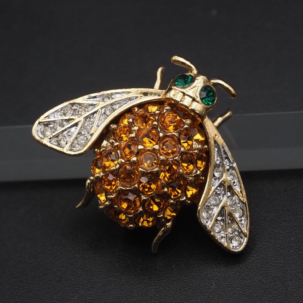 G064 CAROLEE キャロリー ブローチ 昆虫 カラーストーン風 パヴェ ゴールド デザイン拍卖