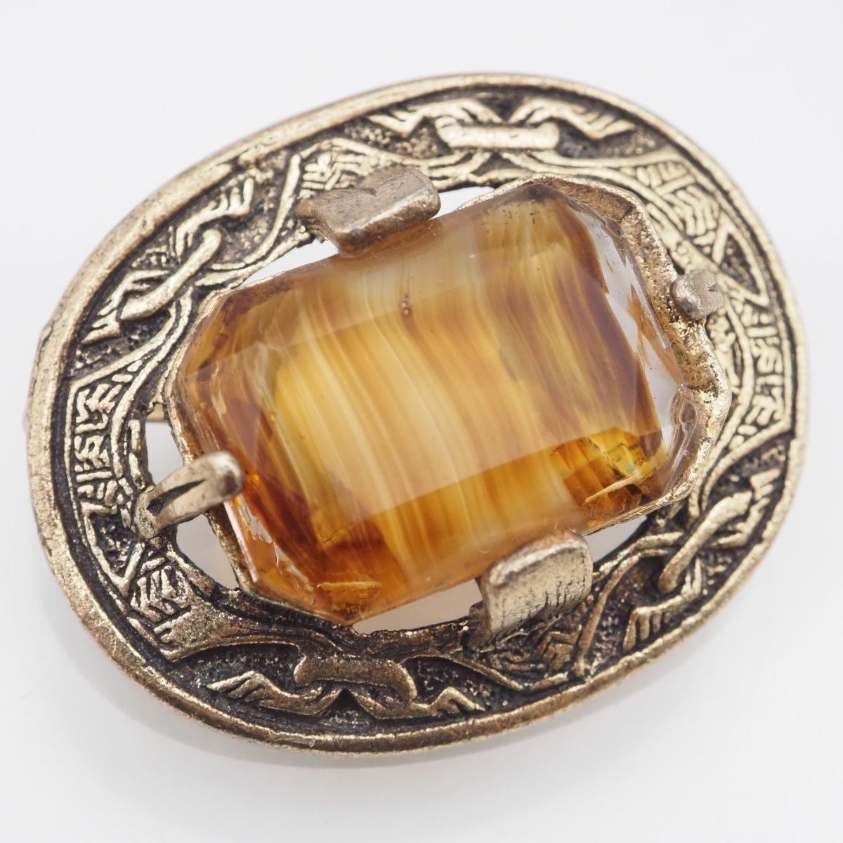 F921 ブローチ カラーストーン風 ゴールド デザイン コスチュームジュエリー拍卖