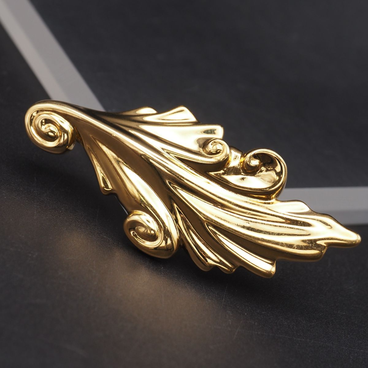 G335 MONET モネ ブローチ ゴールド リーフ デザイン コスチュームジュエリー拍卖