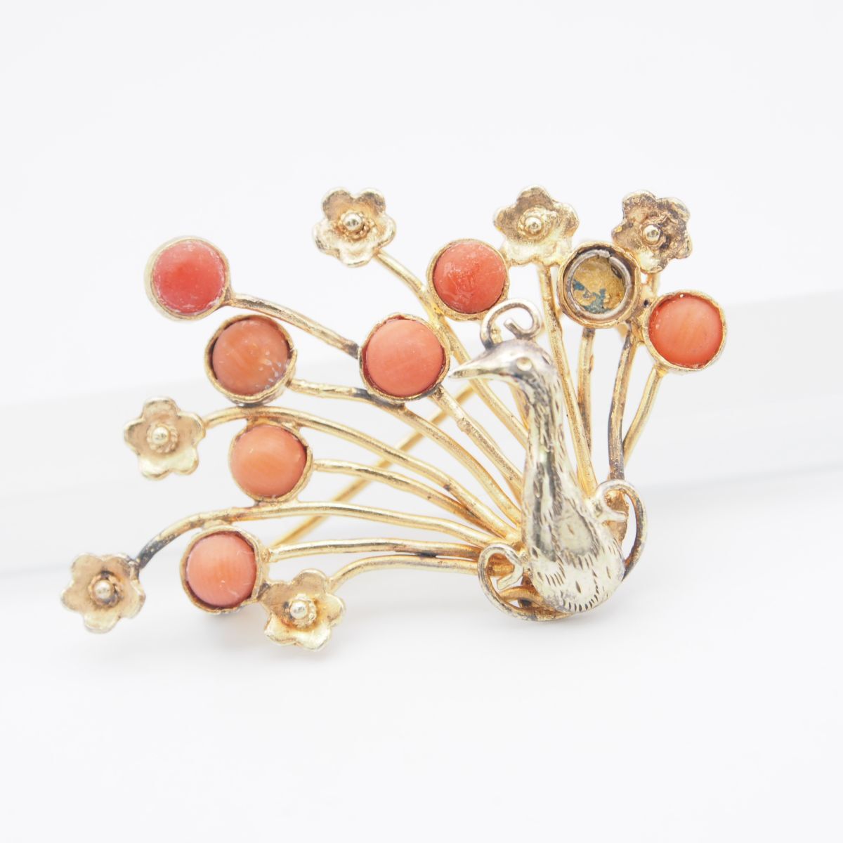 G196 珊瑚 サンゴ SILVER刻印 ブローチ 孔雀 クジャク ゴールド デザイン シルバー 3月誕生石拍卖