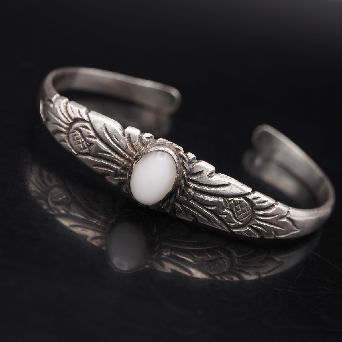 G144 ホワイトストーン 925刻印 バングル 彫刻 デザイン シルバー 腕輪 ヴィンテージ拍卖