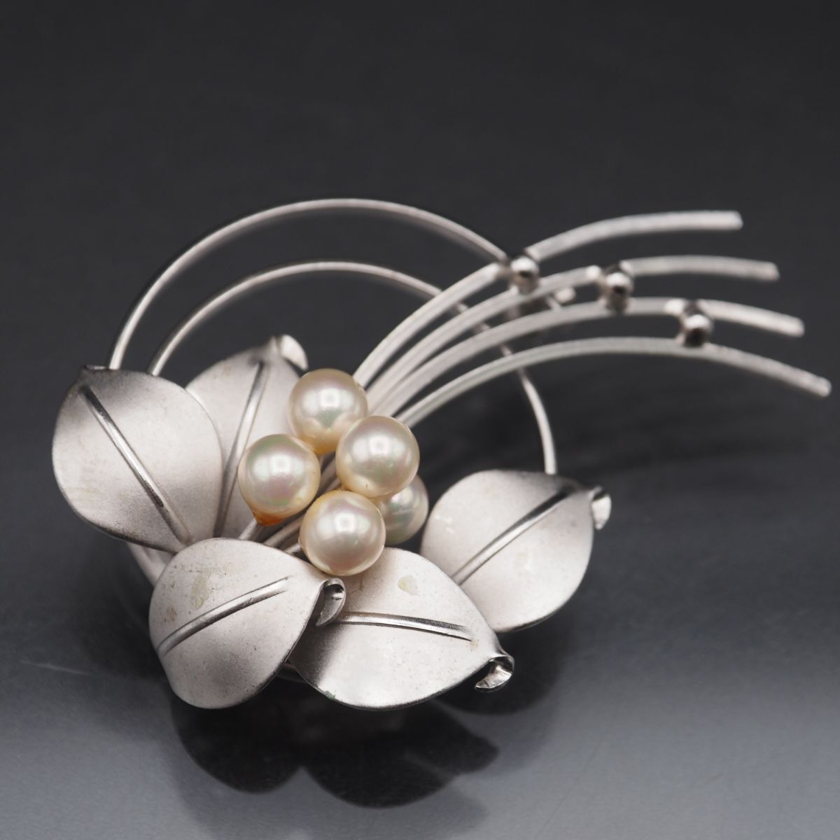 G504 本真珠 5.4mm5珠 パール GSILVER刻印 ブローチ リーフ デザイン シルバー コサージュ 6月誕生石拍卖
