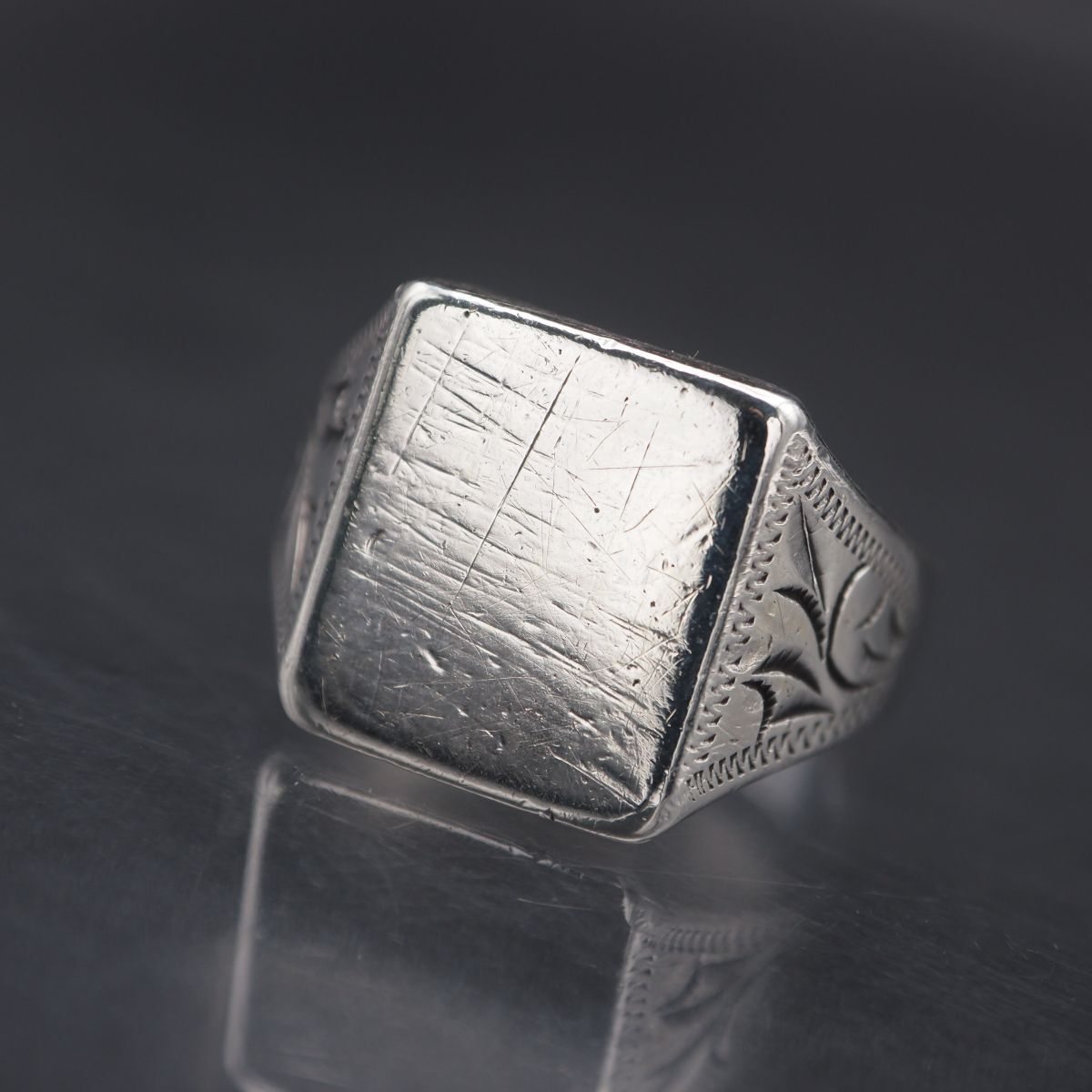 G566 ヴィンテージ SILVER刻印 シグネット リング 印台 彫刻 デザイン シルバー 指輪 16号拍卖