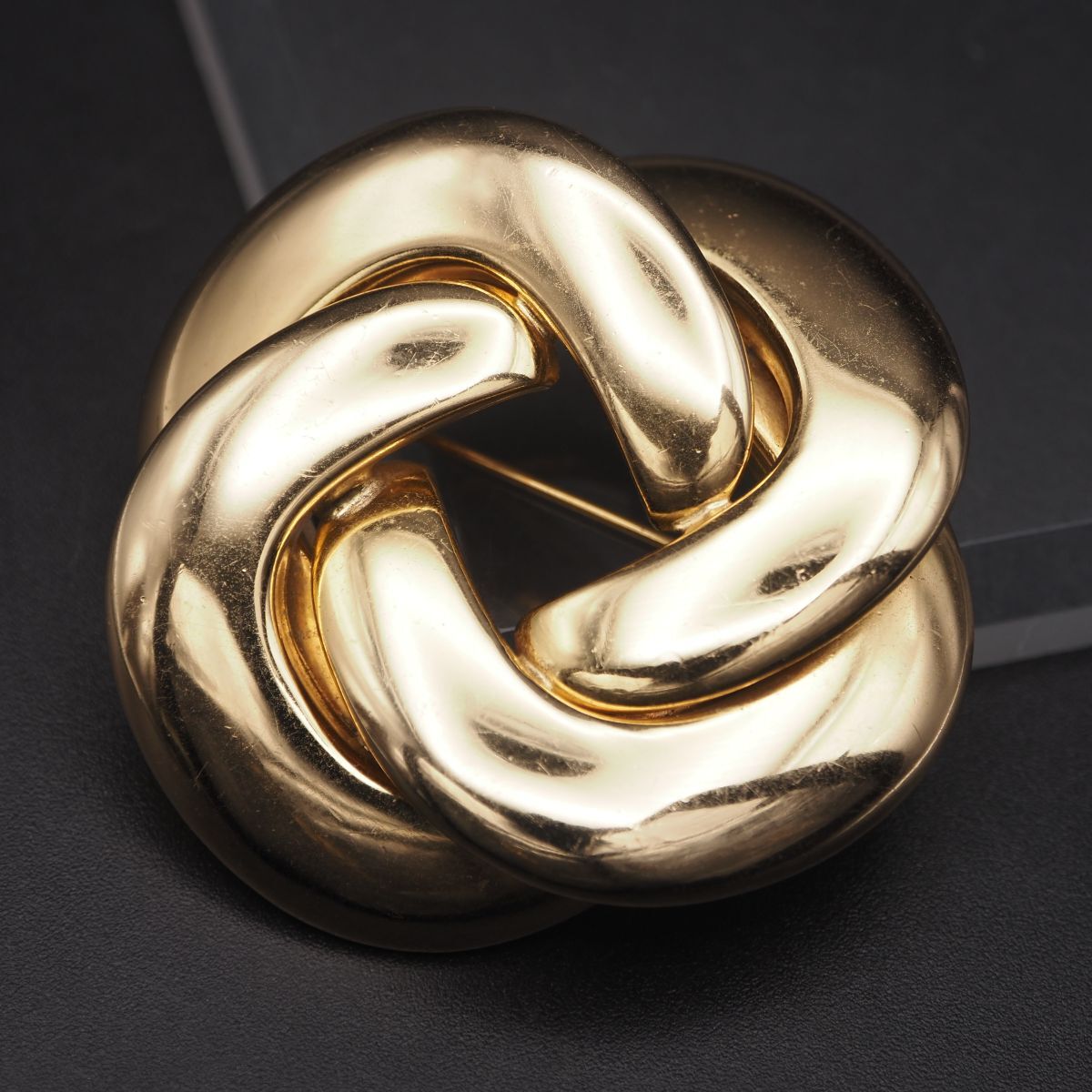 G232 Grosse グロッセ GERMANY刻印 ブローチ 大ぶり ゴールド デザイン コスチュームジュエリー拍卖