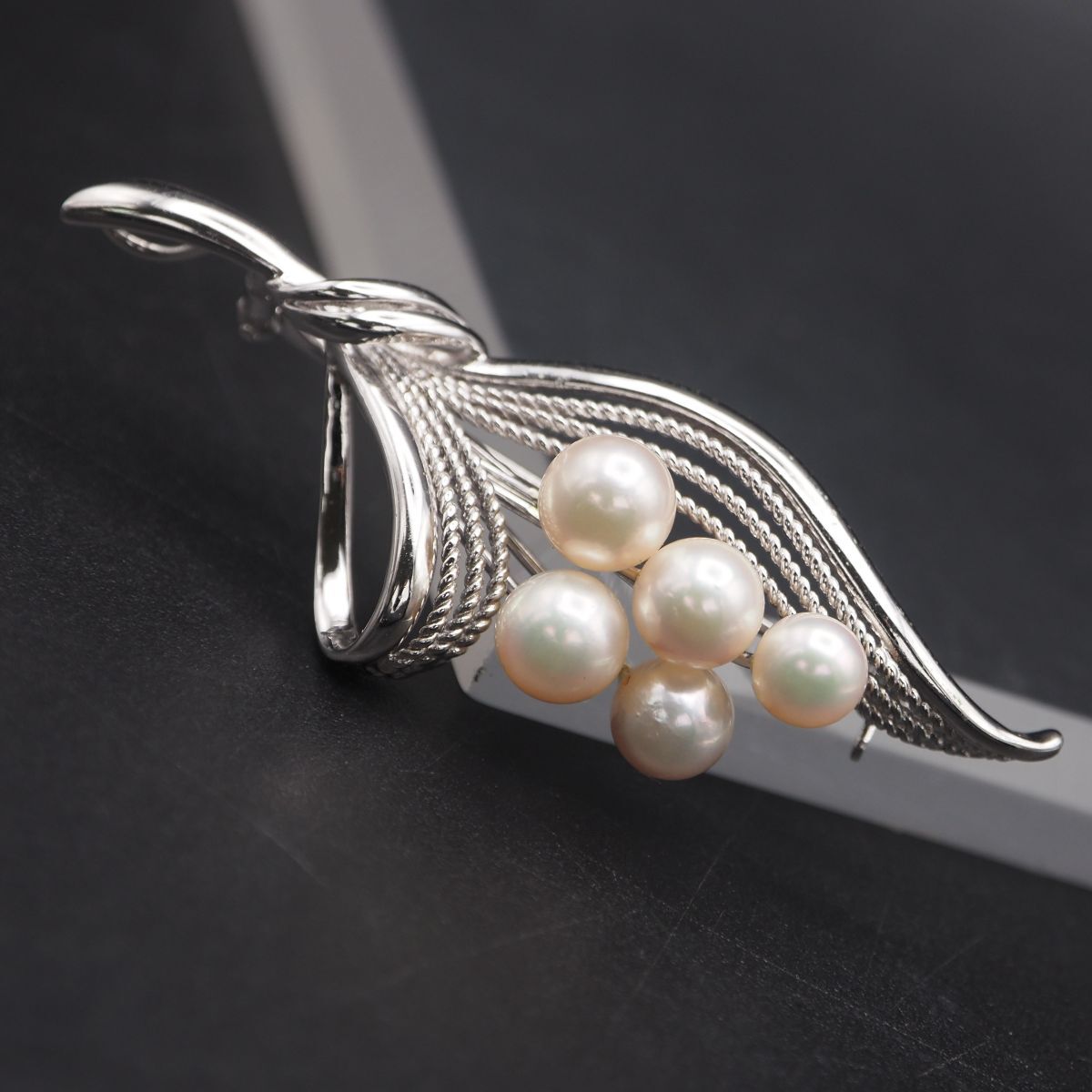 G637 本真珠 5.6-6.7mm5珠 パール SILVER刻印 ブローチ デザイン シルバー コサージュ 6月誕生石拍卖