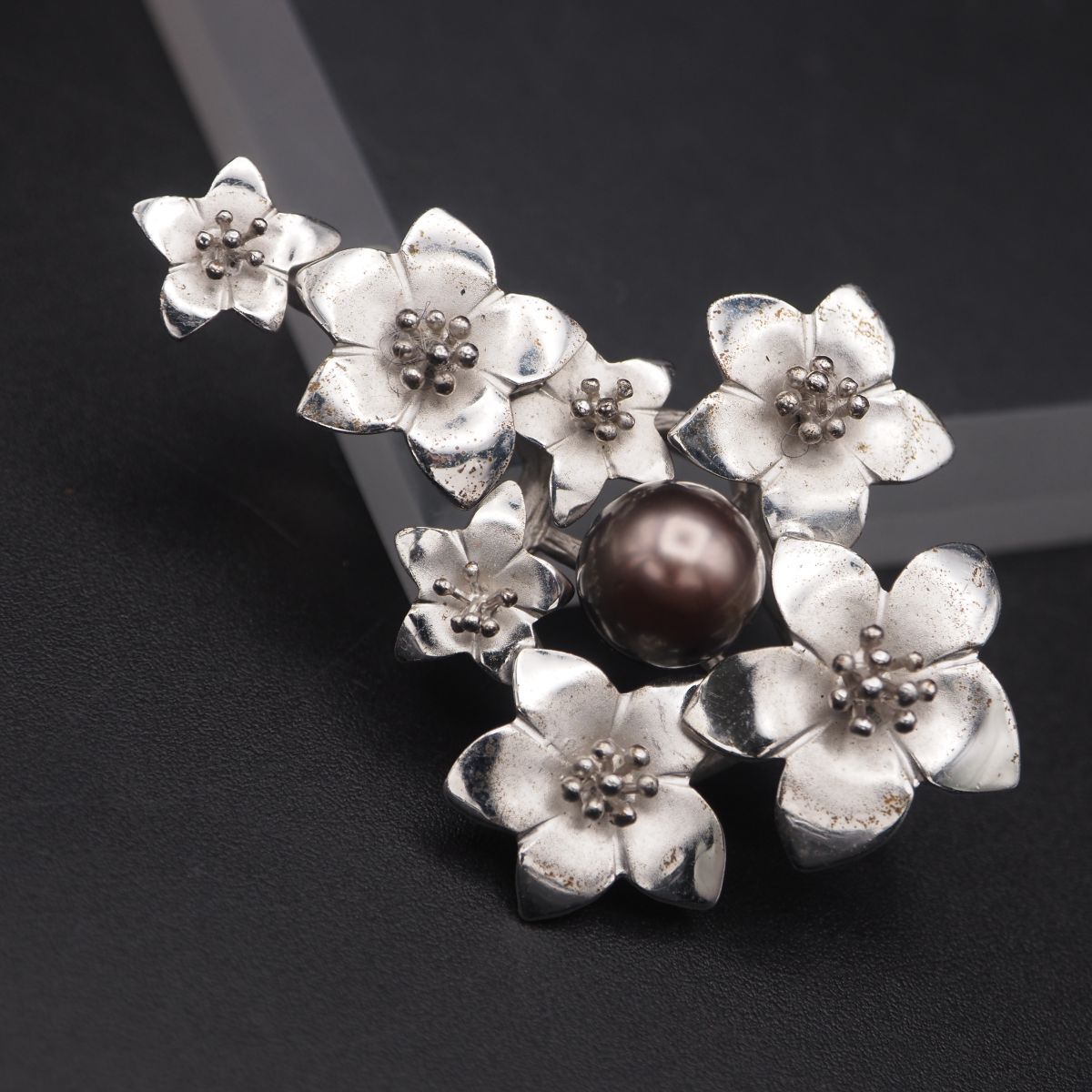 G612 黒蝶真珠 パール SILVER刻印 ブローチ フラワー デザイン シルバー コサージュ 6月誕生石拍卖