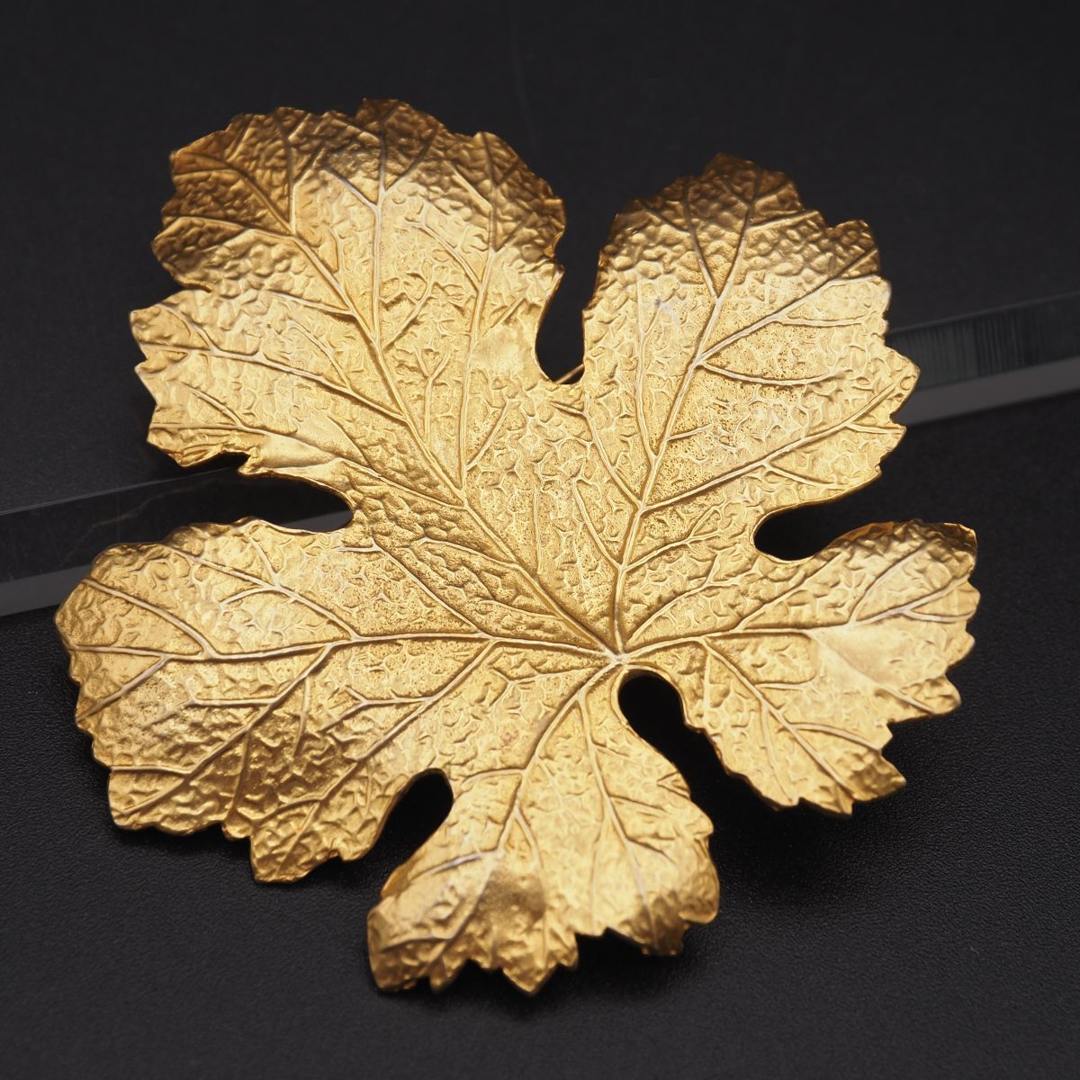 G252 KENZO ケンゾー ブローチ 大ぶり リーフ ゴールド デザイン コスチュームジュエリー拍卖