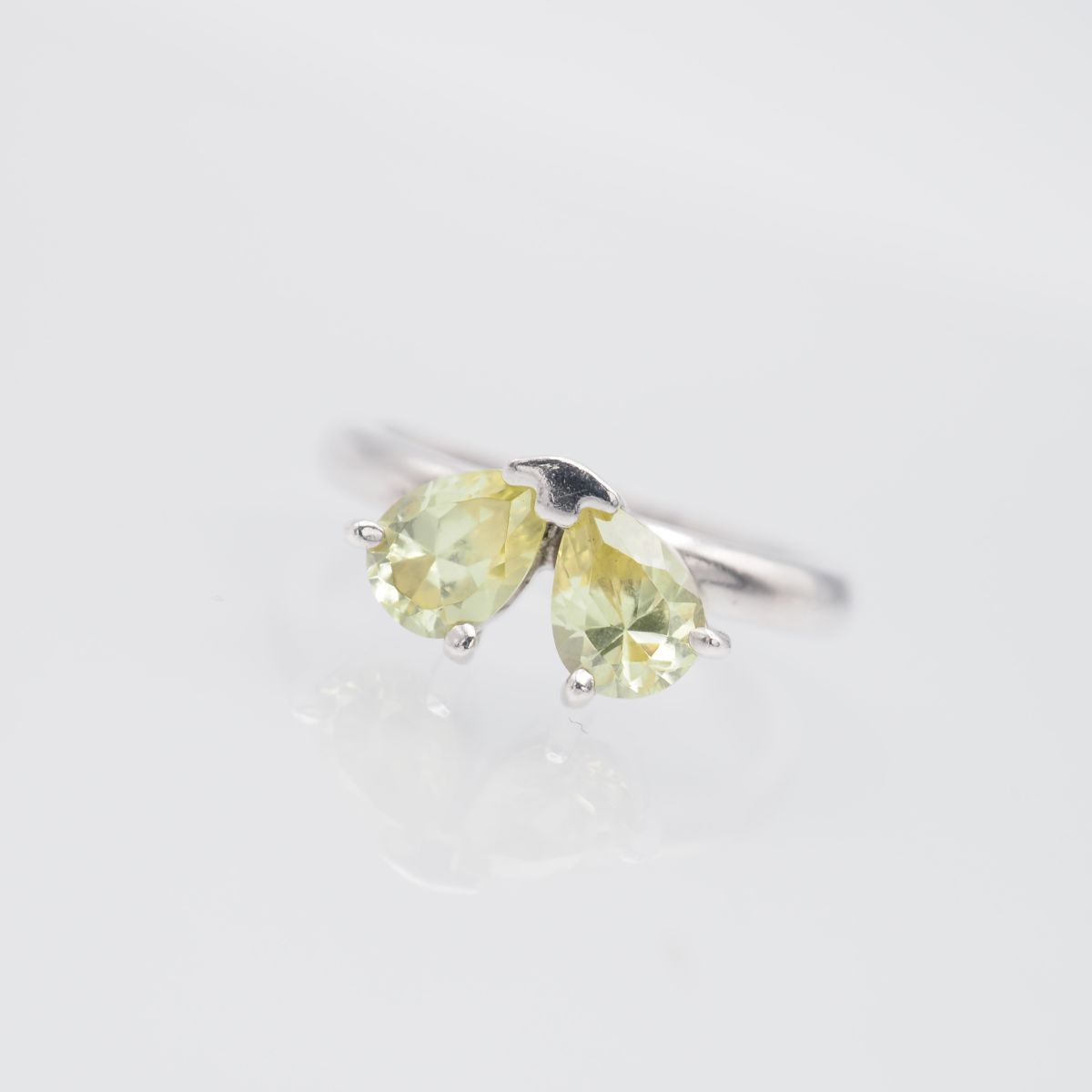 G868 ペリドット SILVER925 KENBLOODRESS刻印 リング デザイン シルバー 指輪 8月誕生石 13号拍卖