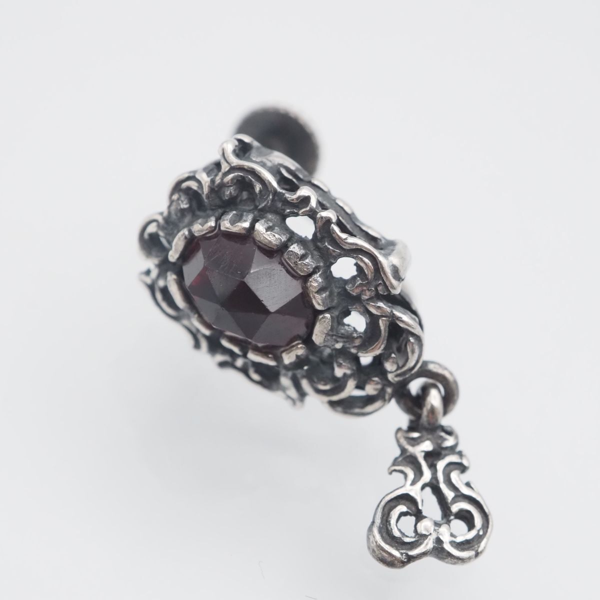 G777 ガーネット 925刻印 イヤリング 片耳のみ デザイン シルバー ヴィンテージ 1月誕生石拍卖