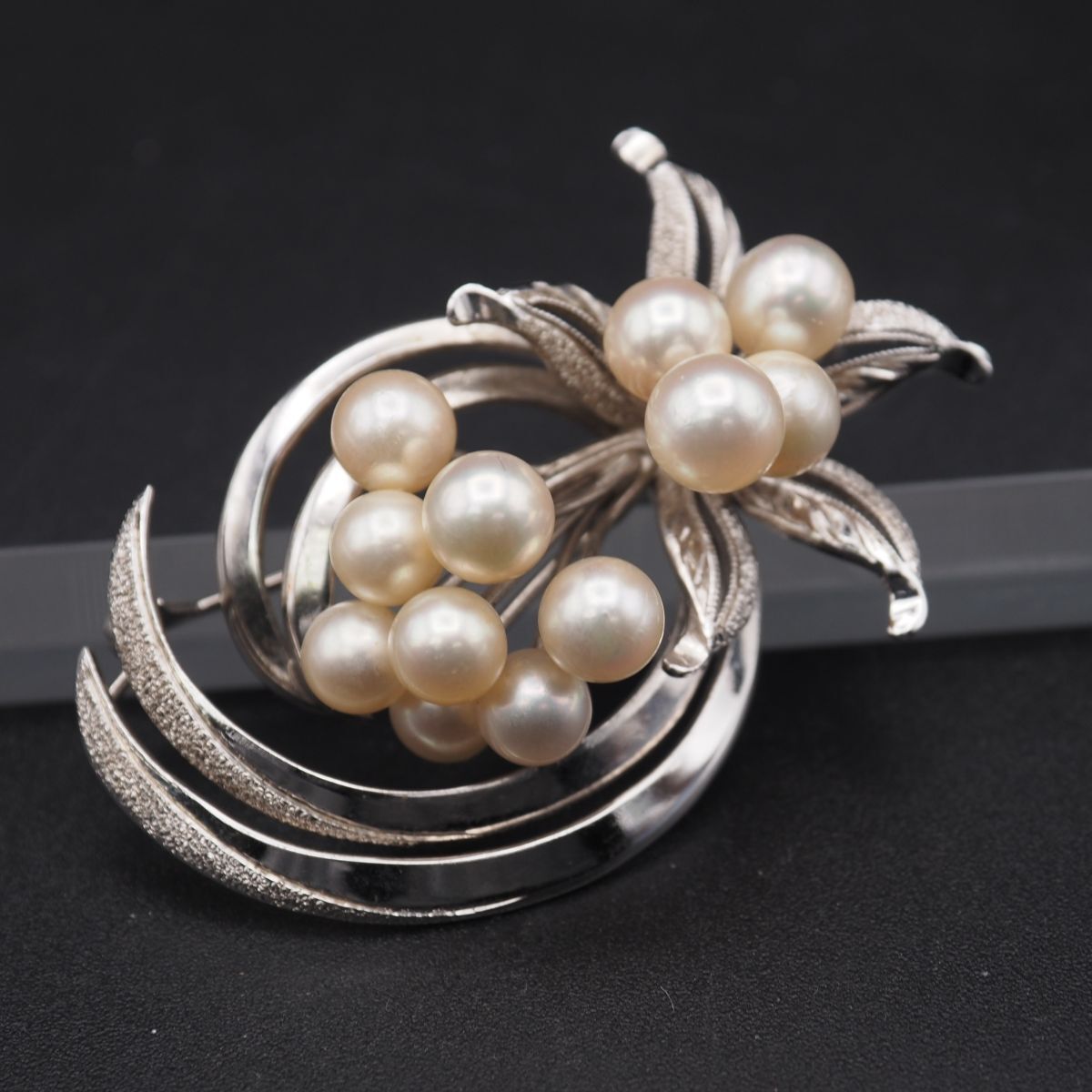 H110 本真珠 5.7-6.8mm12珠 パール STERLING刻印 ブローチ フラワー デザイン シルバー コサージュ 6月誕生石拍卖