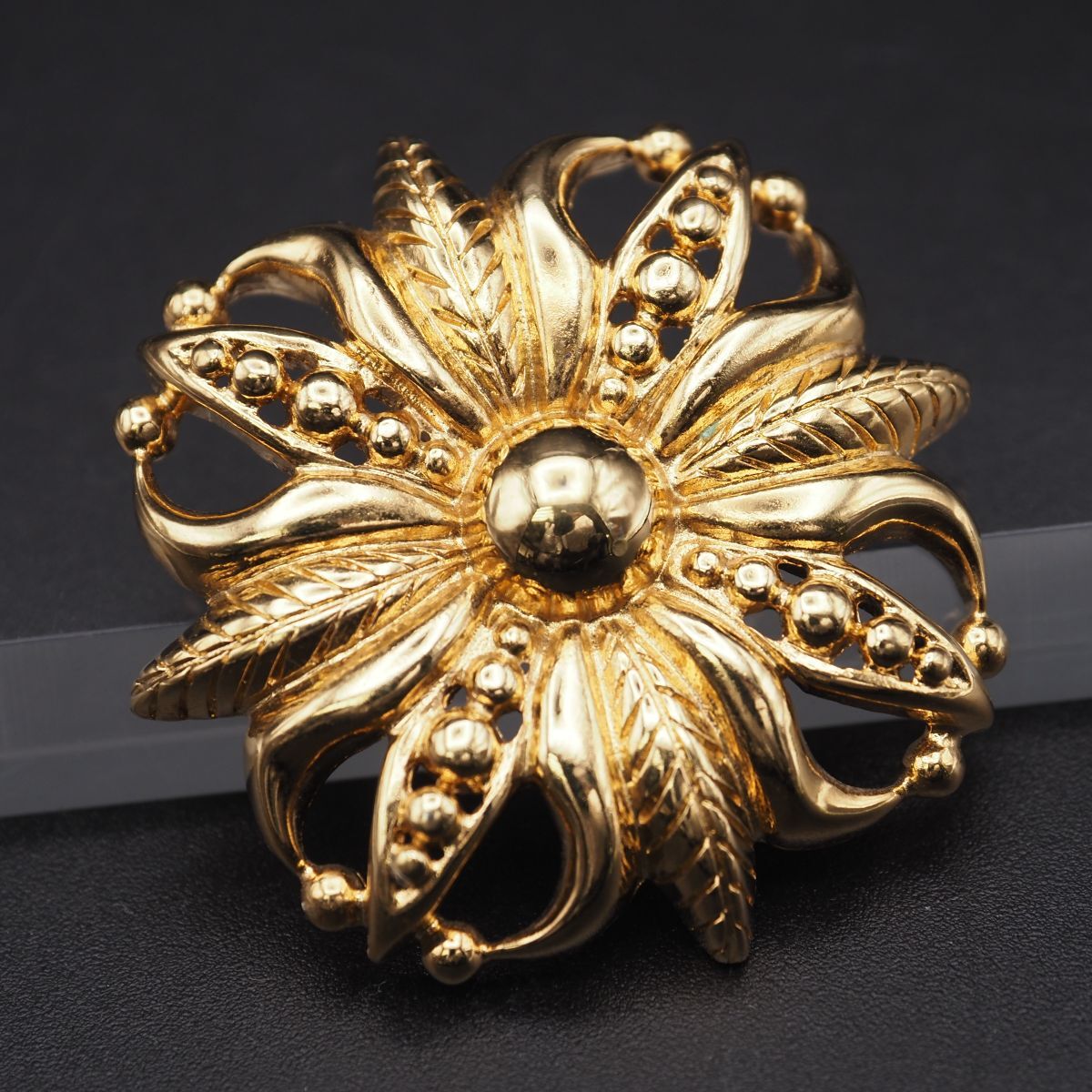 H037 MONET モネ ブローチ ゴールド デザイン コスチュームジュエリー拍卖