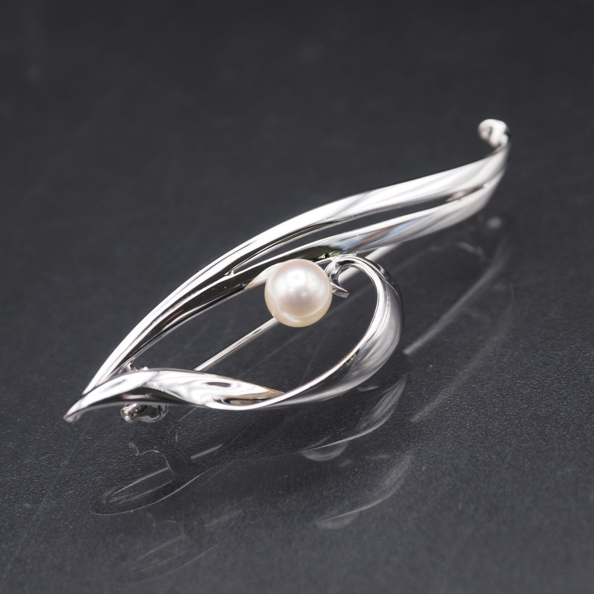 Y946 1円 MIKIMOTO ミキモト 真珠 5.5mm珠 パール S刻印 デザイン シルバー ブローチ コサージュ 6月誕生石拍卖