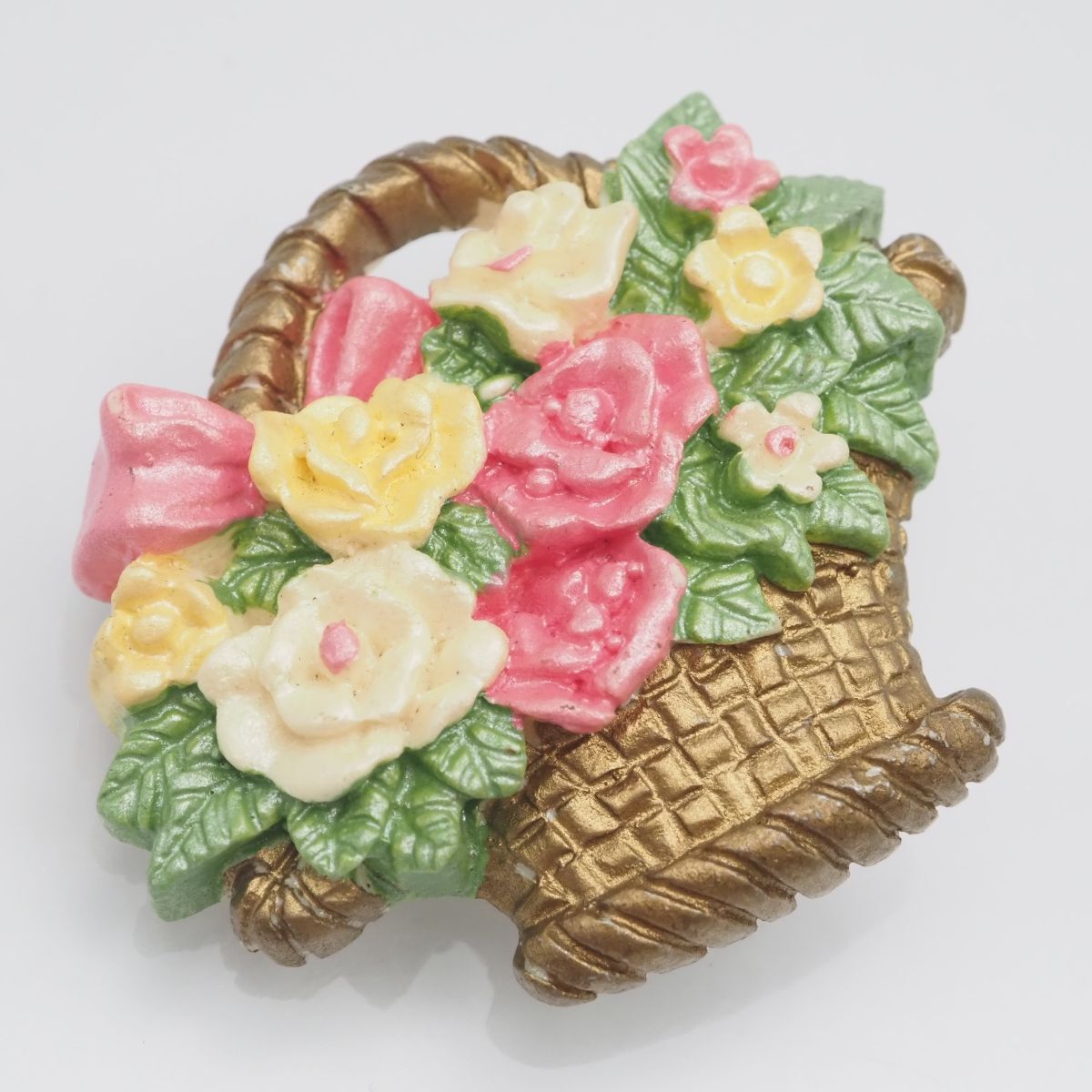 H025 ヴィンテージ ブローチ 樹脂製 フラワーバスケット マルチカラー デザイン拍卖