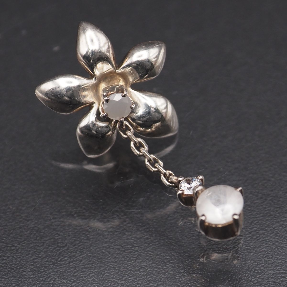 G825 4℃ ヨンドシー SILVER刻印 ピアス 片耳のみ 2way カラーストーン ダイヤモンド風 フラワー スウィング デザイン シルバー拍卖