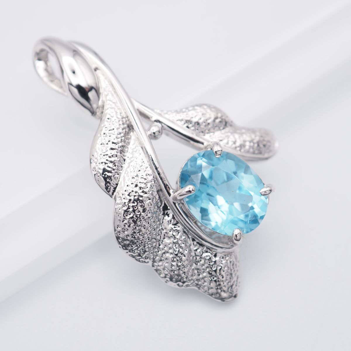 H136 ブルートパーズ ペンダント トップ デザイン シルバー チャーム ヘッド 11月誕生石拍卖